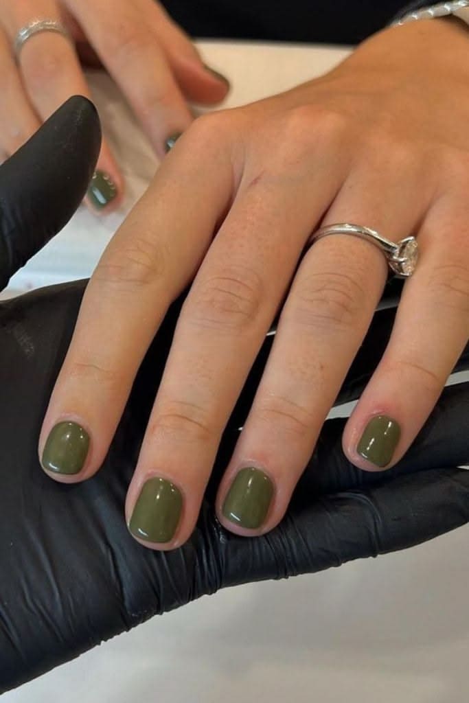 august-nail-ideas-monday-notes10