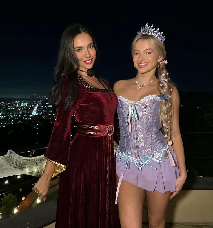 halloween-friends-costumes-monday-notes3